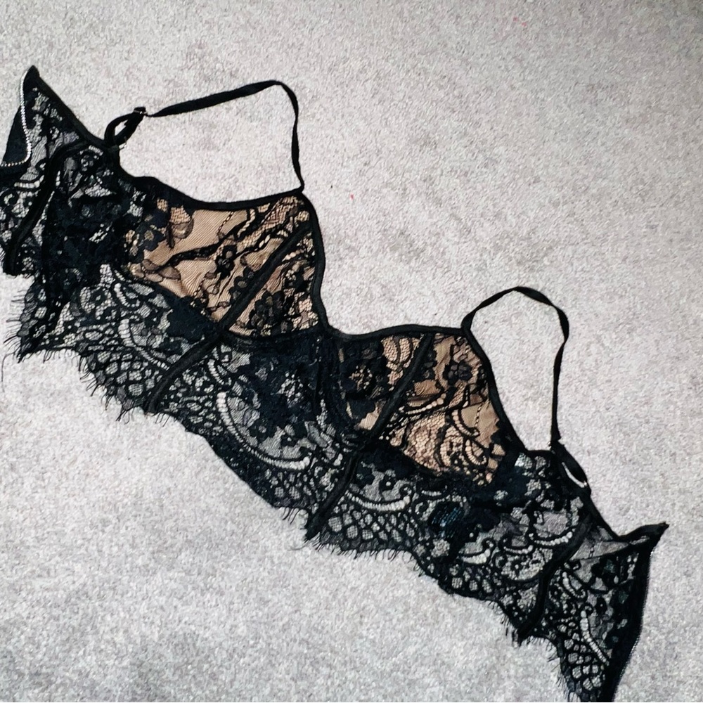 Lace black top